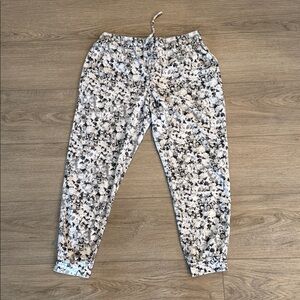 Muk Luks Women’s Black & White Printed Jogger Sweatpants